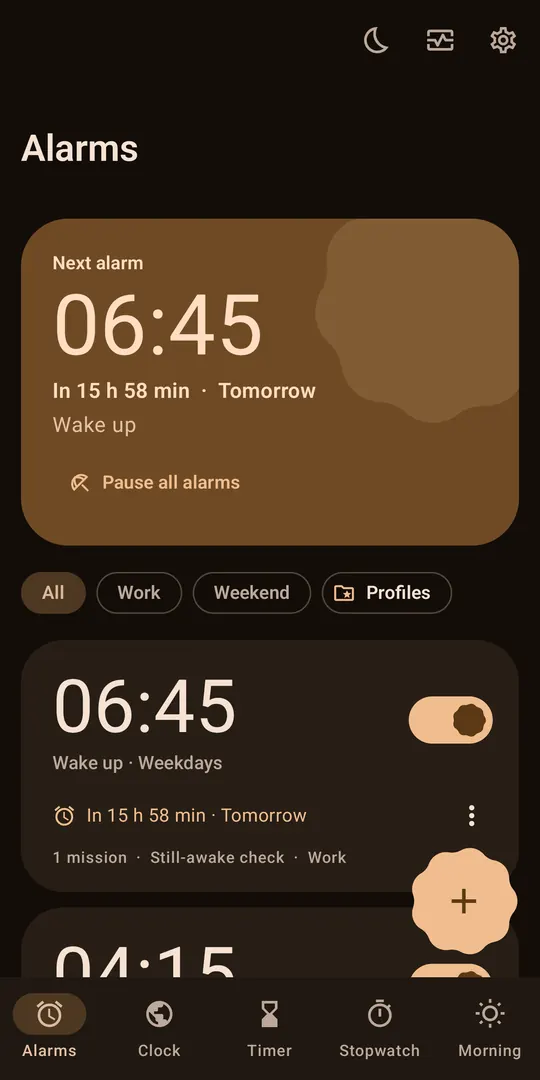 Alarm list with the next alarm on top, profile filters and an alarm card with its missions and still-awake check